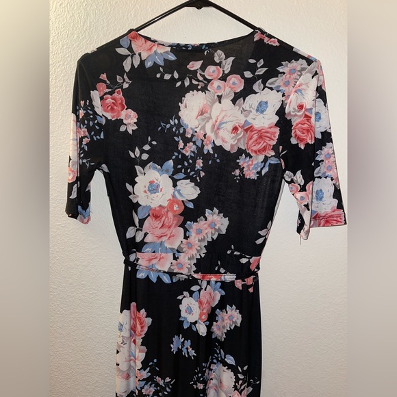 Stilletto’s Short Sleeve Maxi Dress - Picture 8 of 8